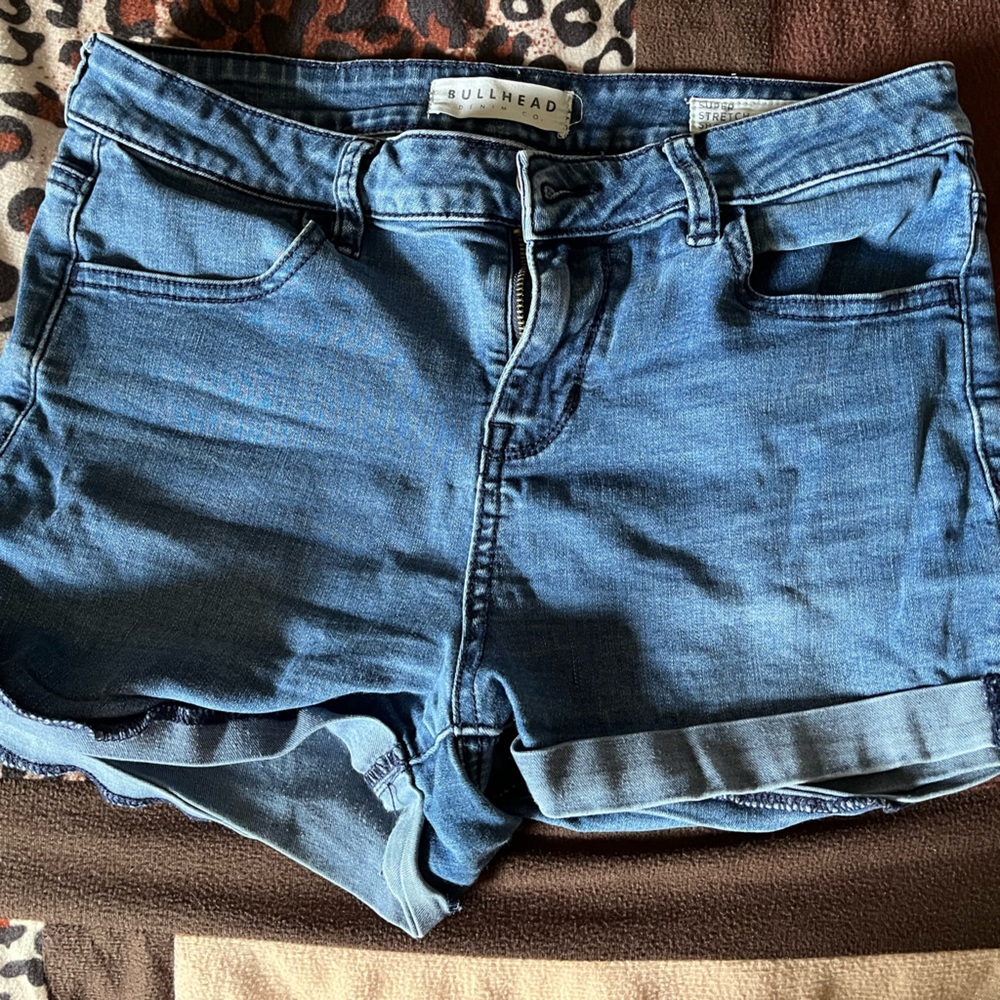 Bullhead stretchy size 29 shorts